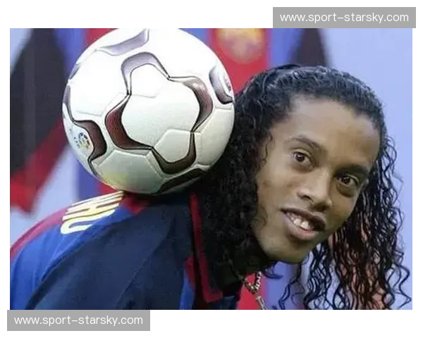 小罗vs众神：当绿茵场失去了那抹“不合规矩”的微笑，谁还在定义足球？